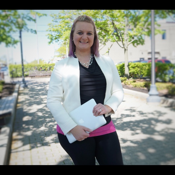 Meet your Posher, Beth - Picture 1 of 1